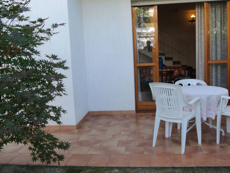 Vacation home with patio & garden — photo 5