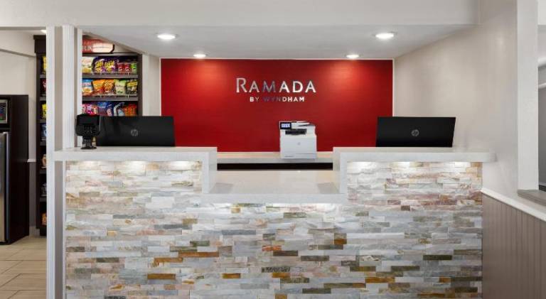 Ramada by Wyndham Medford Airport North — photo 3