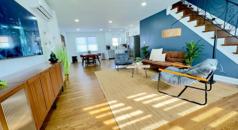 Vacation home with yard & jacuzzi in Philadelphia, PA
