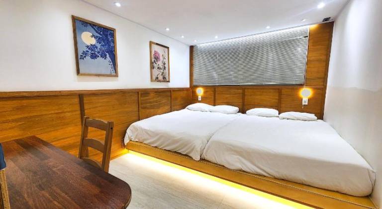 Hongdae 5min, Spacious 4BR 3BA Home — photo 2