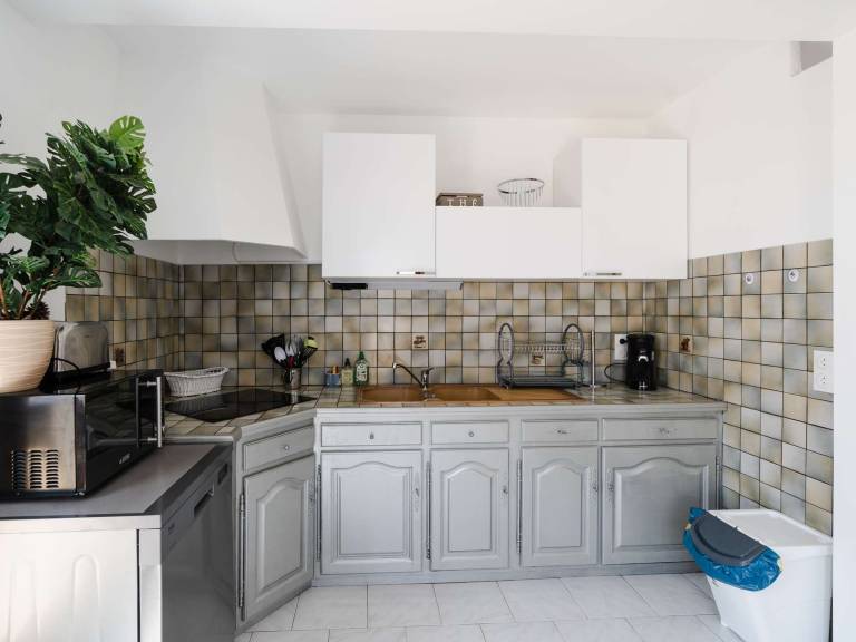 Spacious family villa in Narbonne-Plage for 6 people, private parking, pets allowed — photo 4