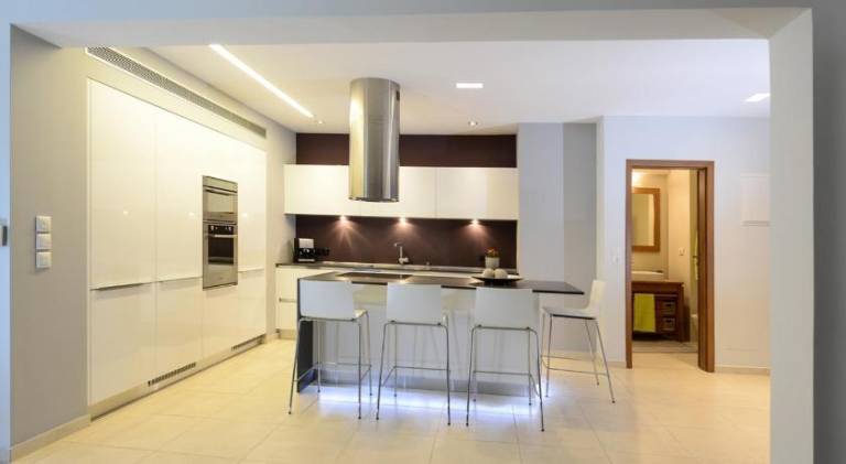 Prime 3BR-2BA Apt in Heart of Heraklion-Fiber WIFI Steps to Lions Sq-Museum, Walk to Port 2 — photo 2