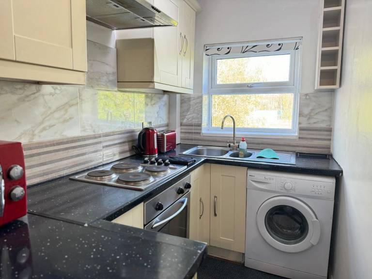 30% OFF Cosy Haven For Couples Free Parking — photo 4