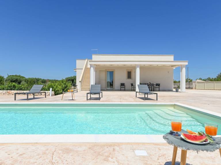 Vacation home with yard, private pool & BBQ — photo 2