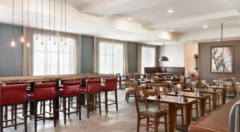 Four Points by Sheraton Fargo Medical Center — photo 3