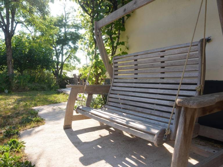 Fully equipped charming vacation home with patio | Pets allowed — photo 4