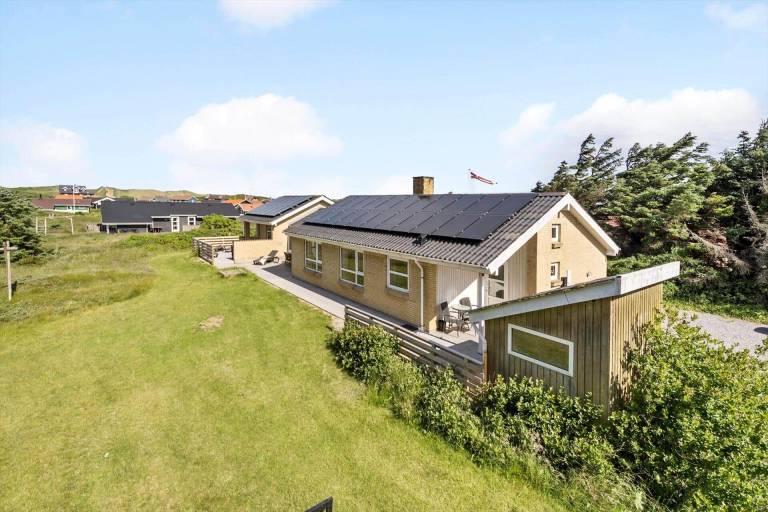 Vacation home with sauna, patio & grill in Harboore