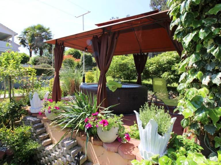 House with patio, yard & barbecue | Nature view | Pets allowed — photo 3
