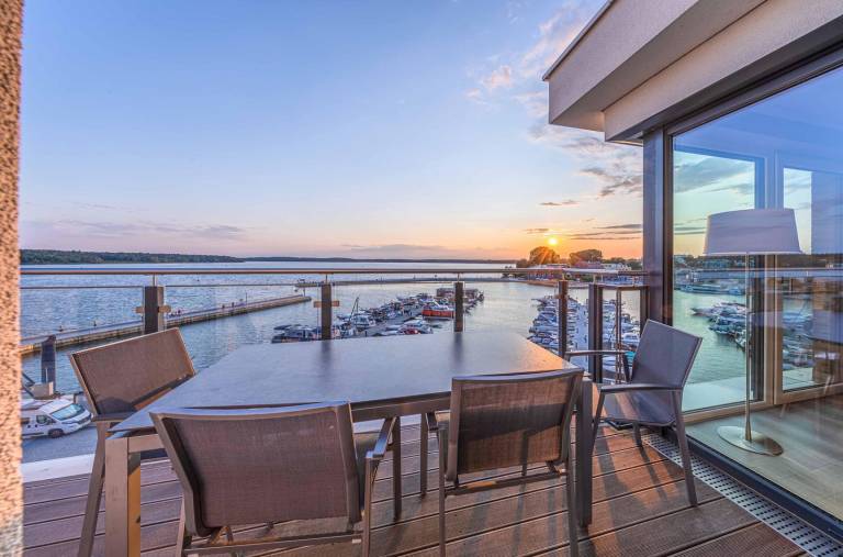 5 - Sterne Ferienapartement Auszeit mit Panoramablick auf die Müritz — photo 5