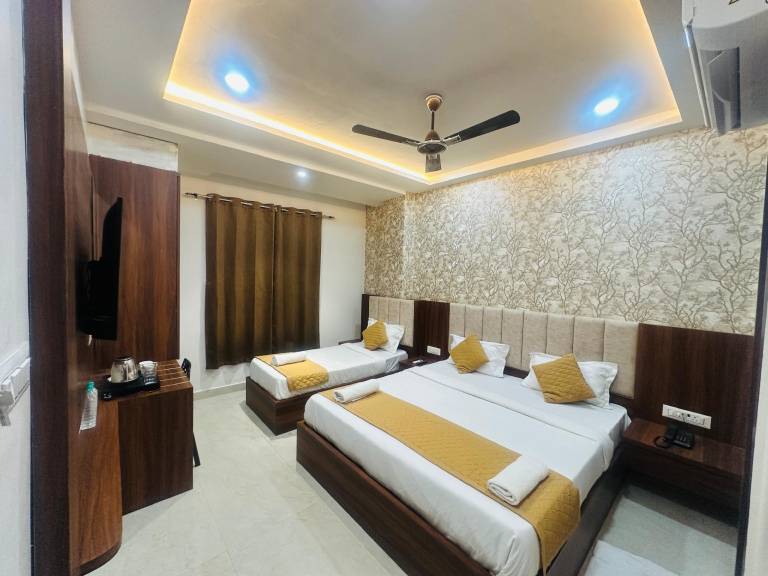 Hotel Deep Palace in Varanasi
