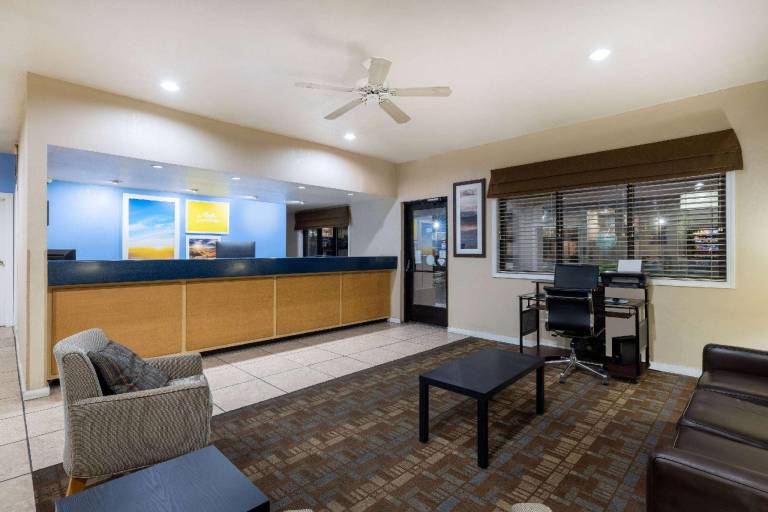 Days Inn by Wyndham Roswell — photo 4