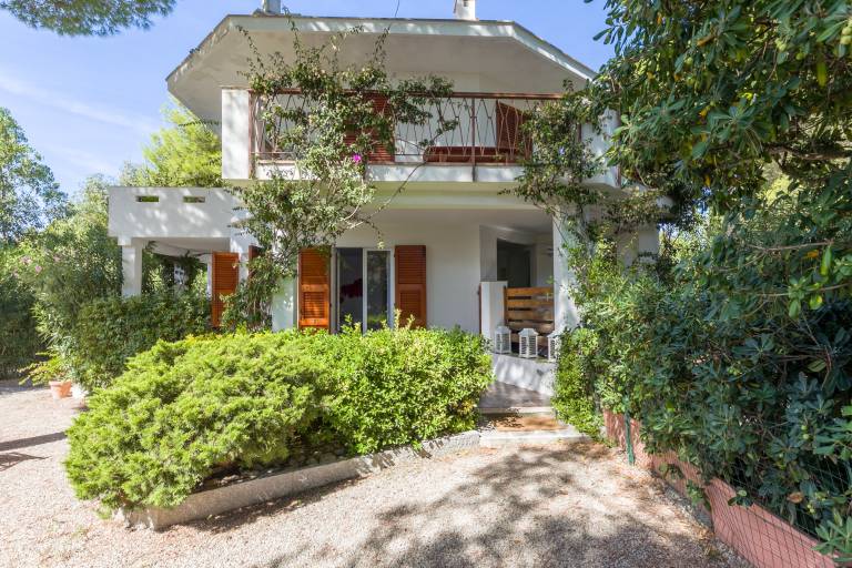 Holiday Apartment "Montecristo 1" with Terrace and Close to the Sea in Campo nell'Elba