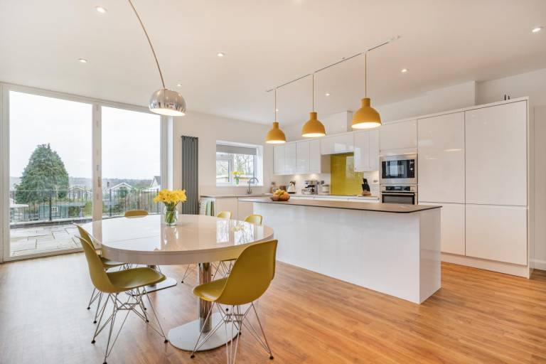 4 Bed in Killay oc c28372