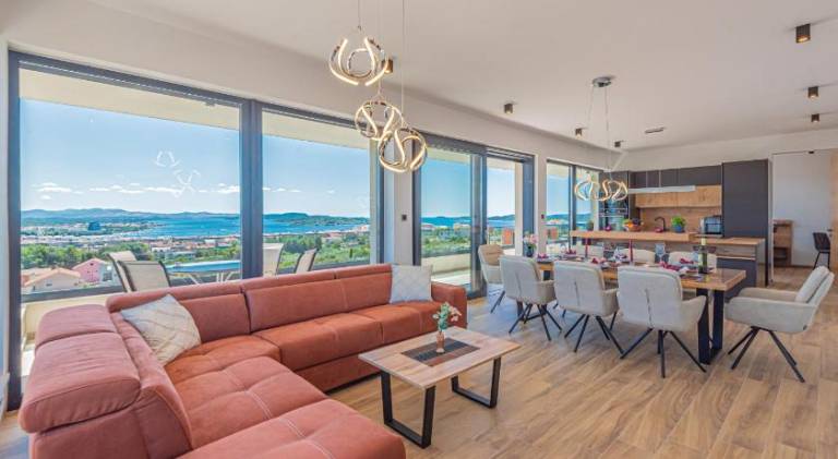 Villa with barbecue, terrace & private pool | Perfect for remote work | Pets are welcome — photo 3