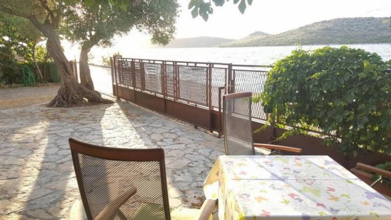 Holiday apartment with yard & terrace | Sea view — photo 4