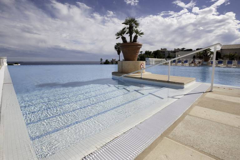 Child-friendly rental apartment with private pool & patio | Beach view | Close to the beach | Suitable for remote work | Dogs allowed — photo 3