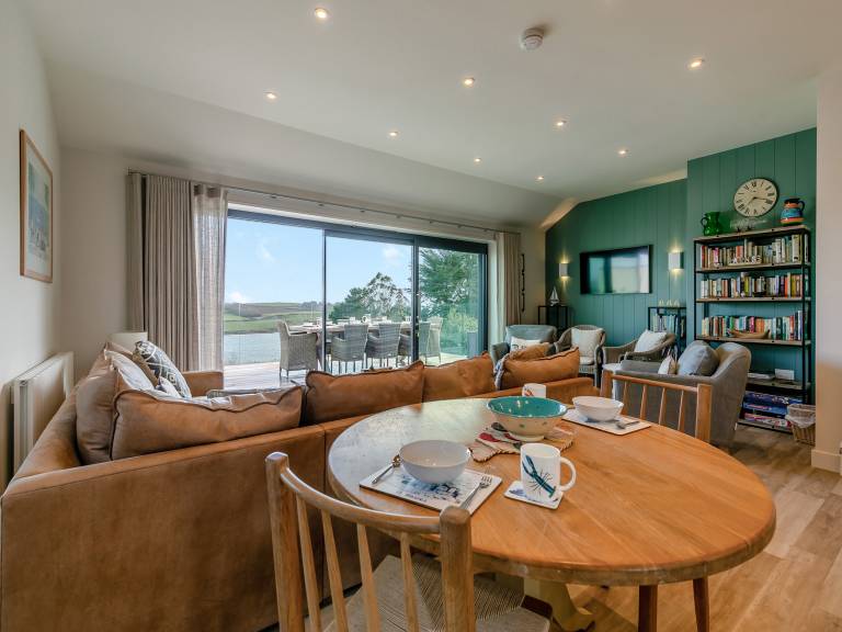 Family-friendly charming cottage with barbecue & yard | River view | Pets are welcome — photo 4