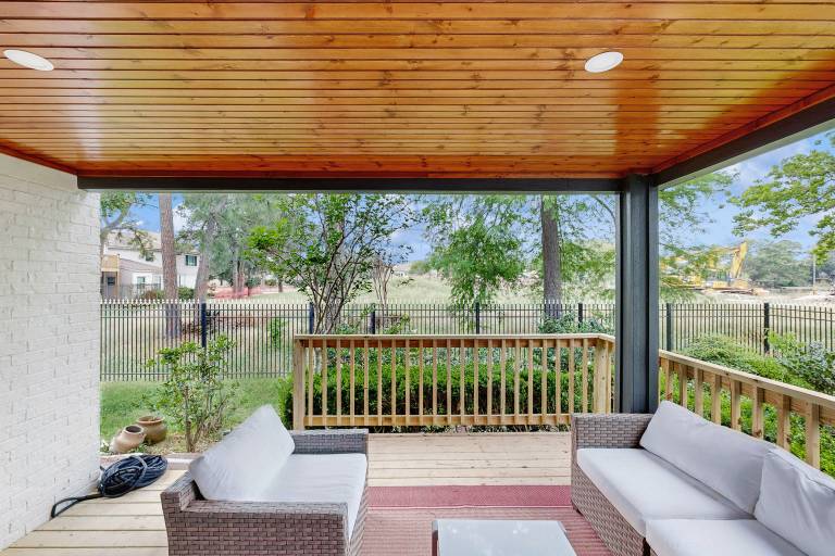 Dog-Friendly Houston Home w/ Deck & Yard — photo 3