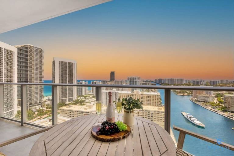Apartment  Hallandale Beach