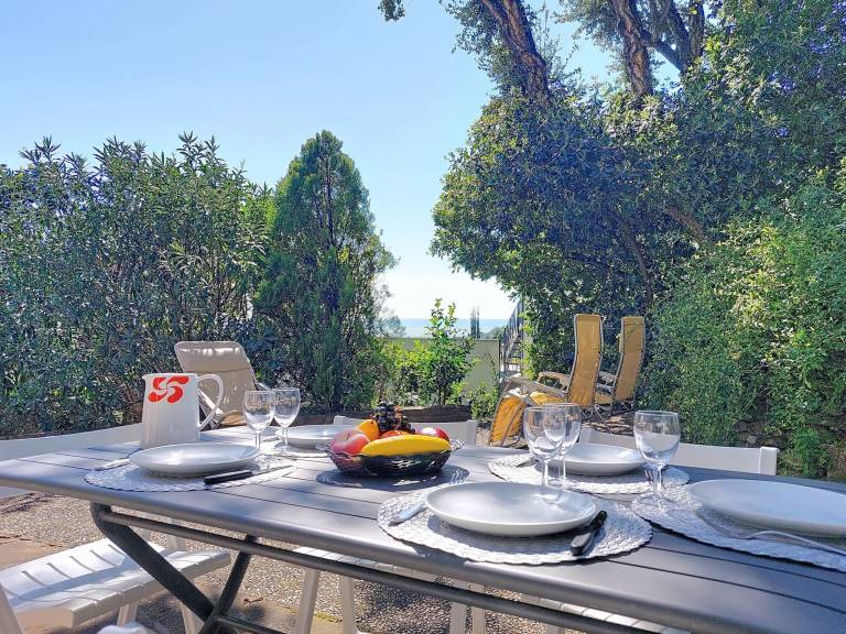 Fully equipped rental apartment with yard & terrace | Pet-friendly — photo 2