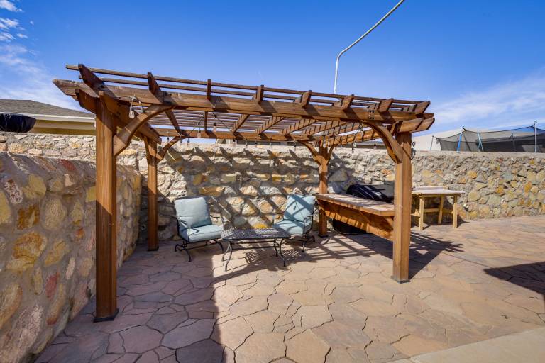 Near Parks & Venues: Upper Valley Family Home! — photo 2