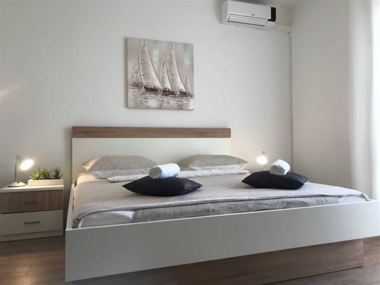 Private room | Beach nearby | Pets allowed — photo 3