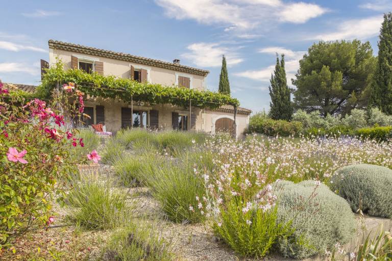 Villa with pool, barbeque & yard — photo 4