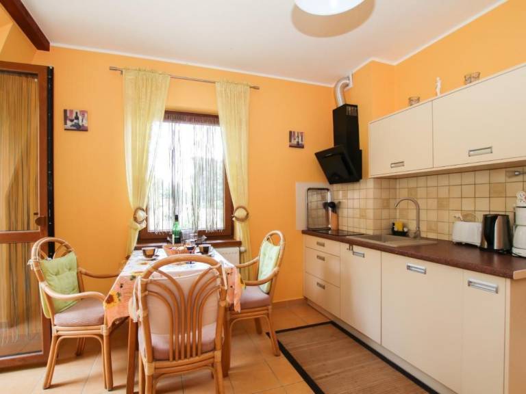 Apartment with yard & barbeque | Nature view — photo 2