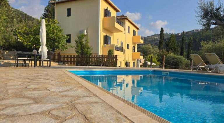 Rental apartment with terrace, pool & barbeque | Suitable for remote work in Lefkada