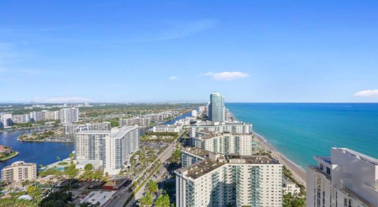 Luxury 2BR Beachfront Rooftop Pool and Spa — photo 5