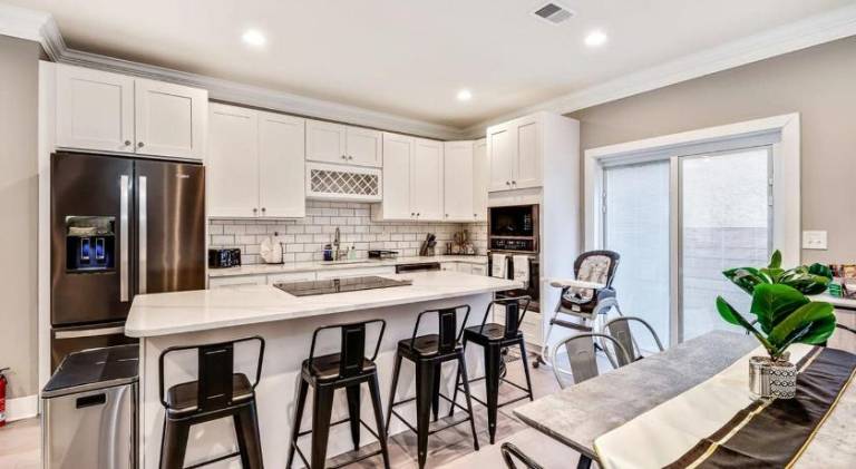 Exceptional Downtown Townhome with Roof Deck -4Bedroom & 3Baths — photo 4