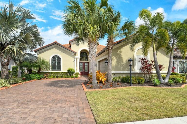 Spacious and luxurious resort style home in Lakewood Ranch on the golf course in Bradenton, FL