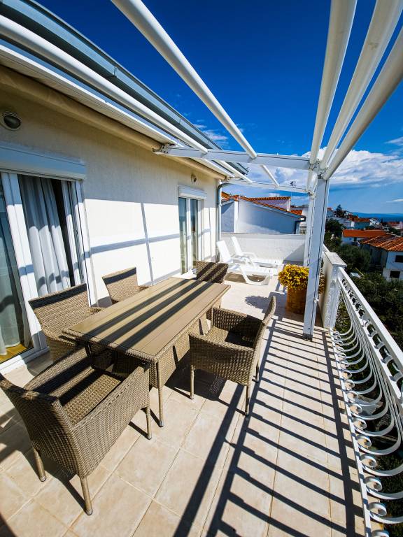 Apartment with barbecue & patio | Sea view — photo 3