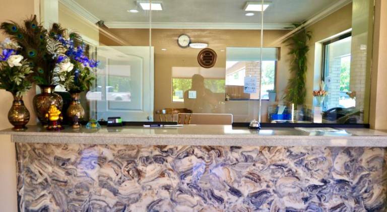 Regency Inn & Suites — photo 3