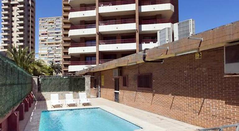 Holiday apartment with pool & patio — photo 4