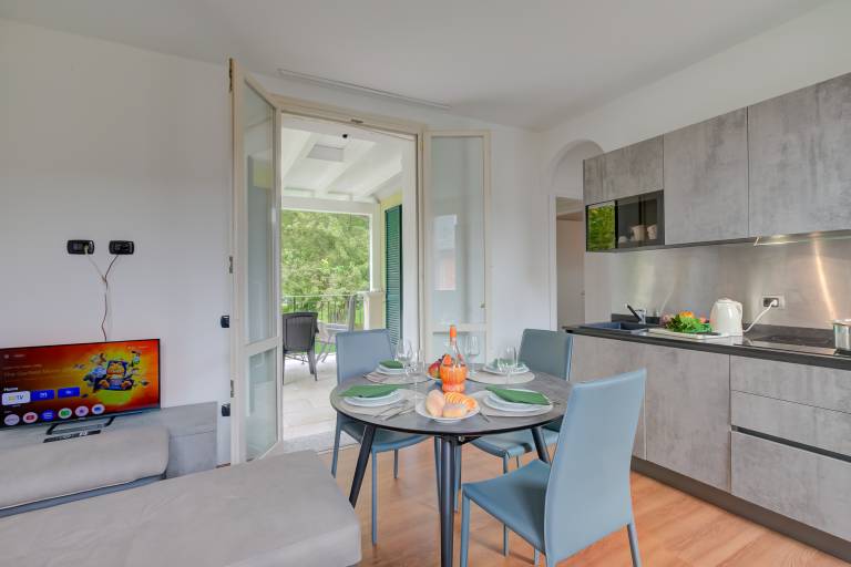 Apartment with patio | Lake view — photo 3