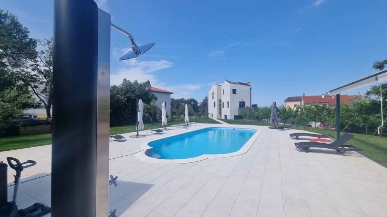 Fully equipped beautiful rental apartment with BBQ, garden & pool | Pets are welcome in Omisalj
