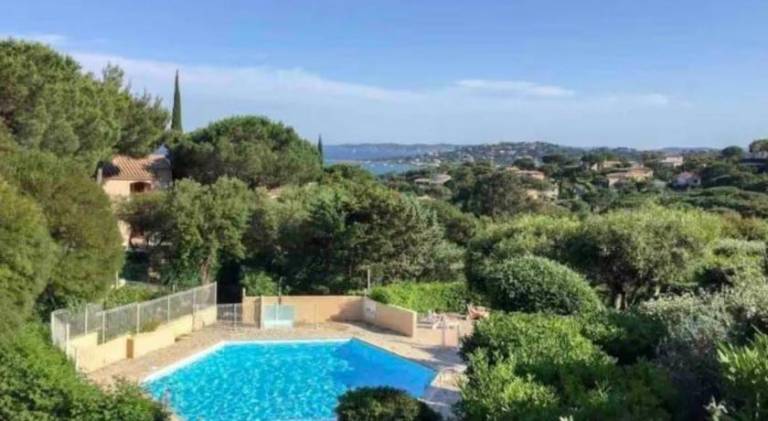 Holiday apartment with pool & patio — photo 3