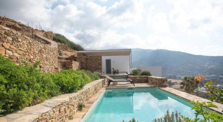 Rental apartment with pool in Ios