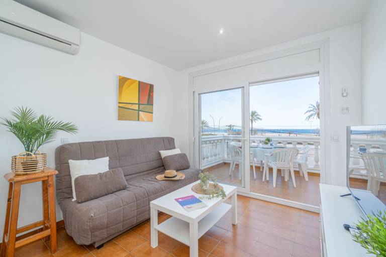 Fully equipped rental apartment with yard & terrace | Next to the beach | Dogs allowed — photo 3