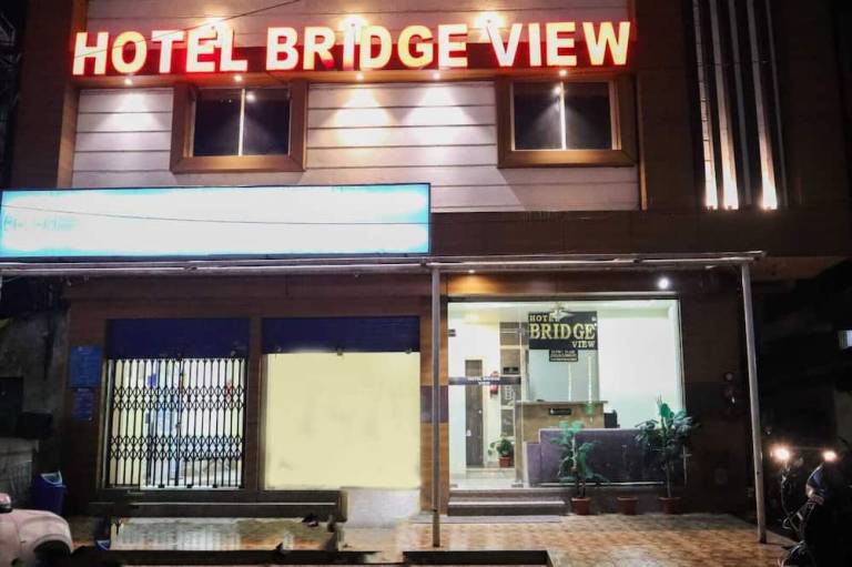 Hotel Bridge View