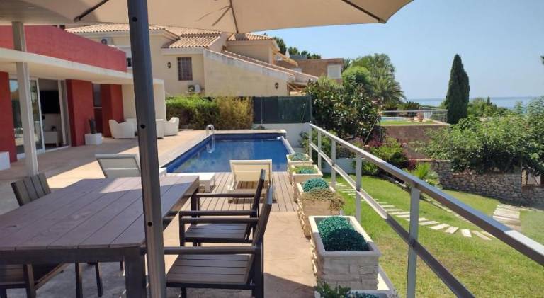 Villa with pool — photo 5