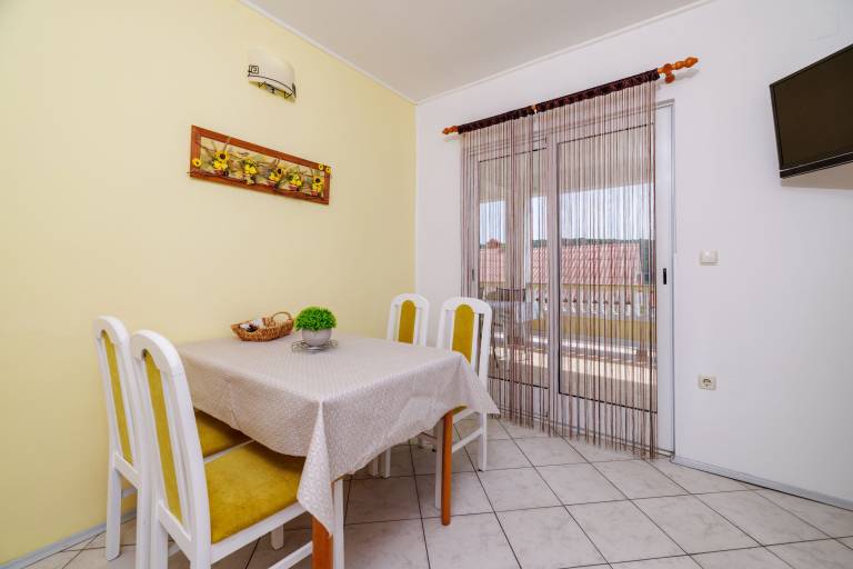 Apartment with barbeque, pool & patio | Garden view — photo 5