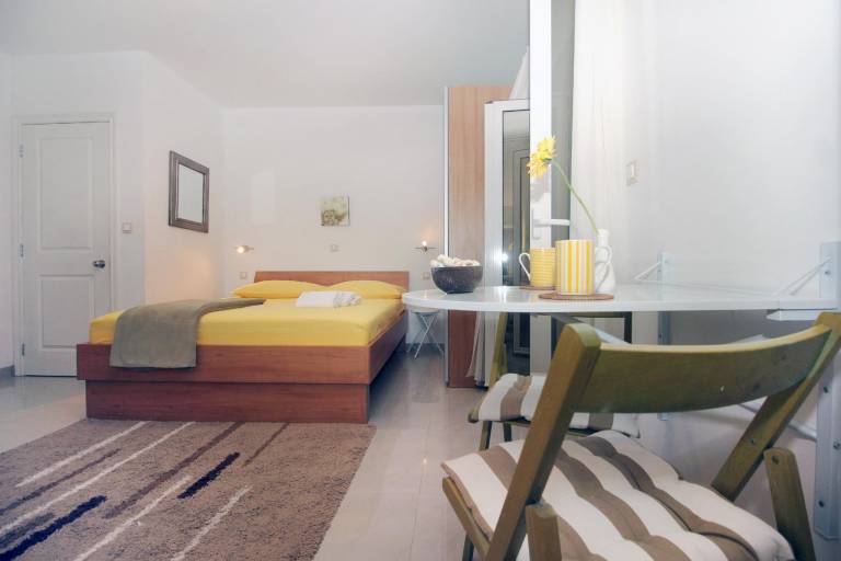 2min walk from the beach in Tucepi