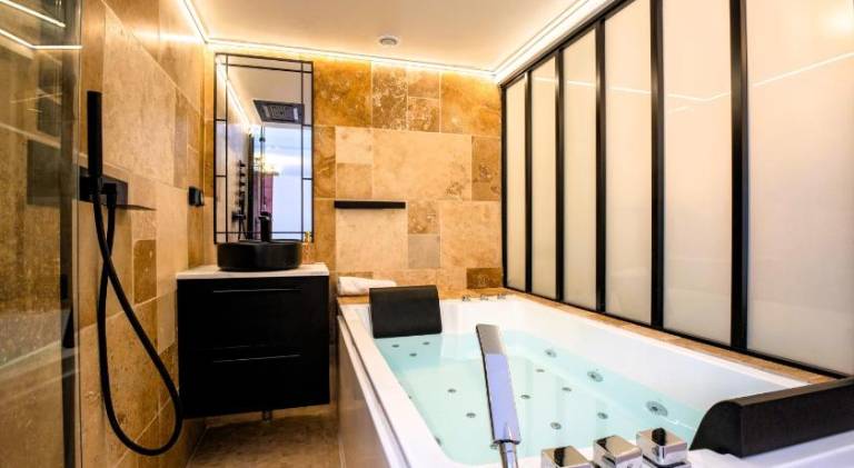Rental apartment with jacuzzi — photo 2