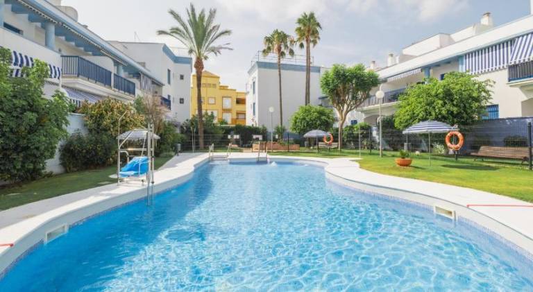 Holiday apartment with pool in Rota
