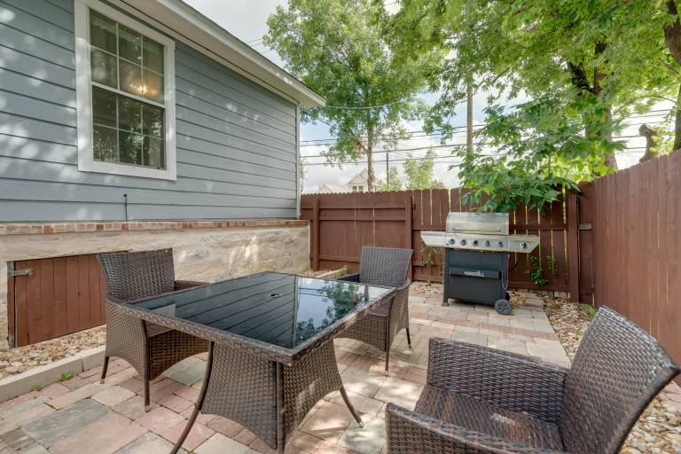 Austin Retreat w Patio & Grill 6 Mi to Downtown