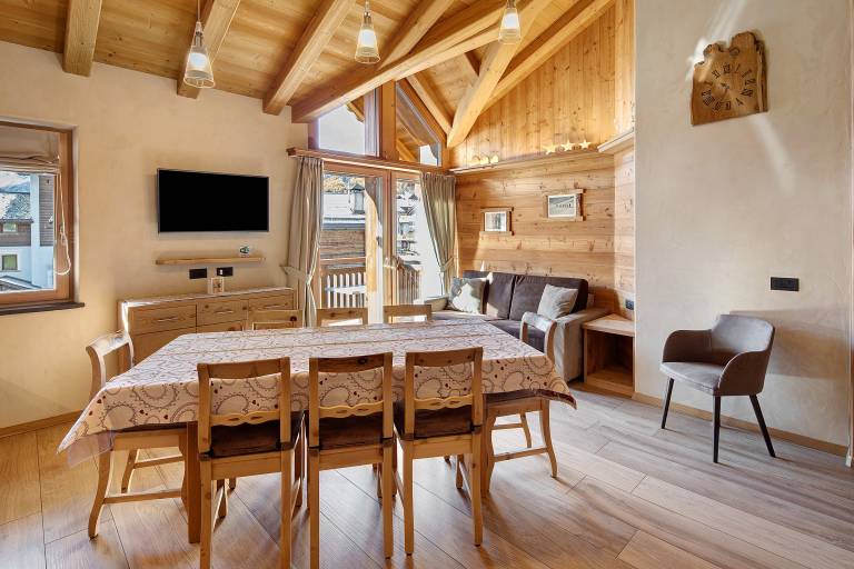 Fully equipped wonderful rental apartment with barbeque, fast internet & garden | Garden view | Next to the ski | Perfect for remote work | Pets are welcome in Livigno