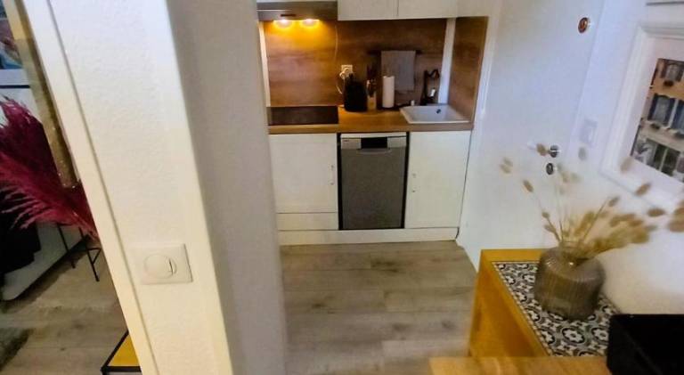 Holiday apartment with private pool, yard & terrace — photo 4