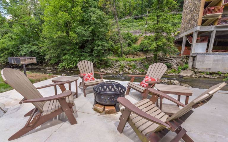 Cabin with BBQ, jacuzzi & terrace | Mountain view — photo 2